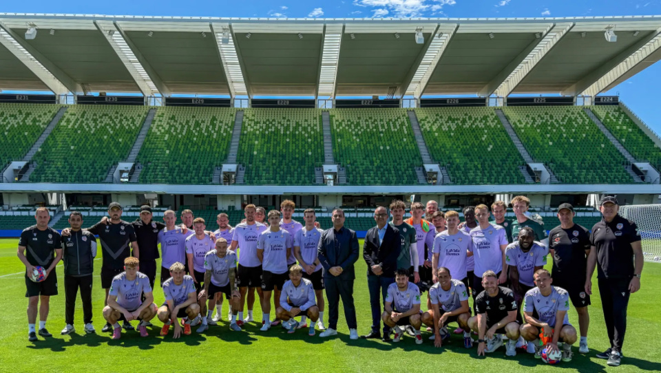 力以赴, 在为球队努, 球场上 力以赴, 在为球队努, 球场上